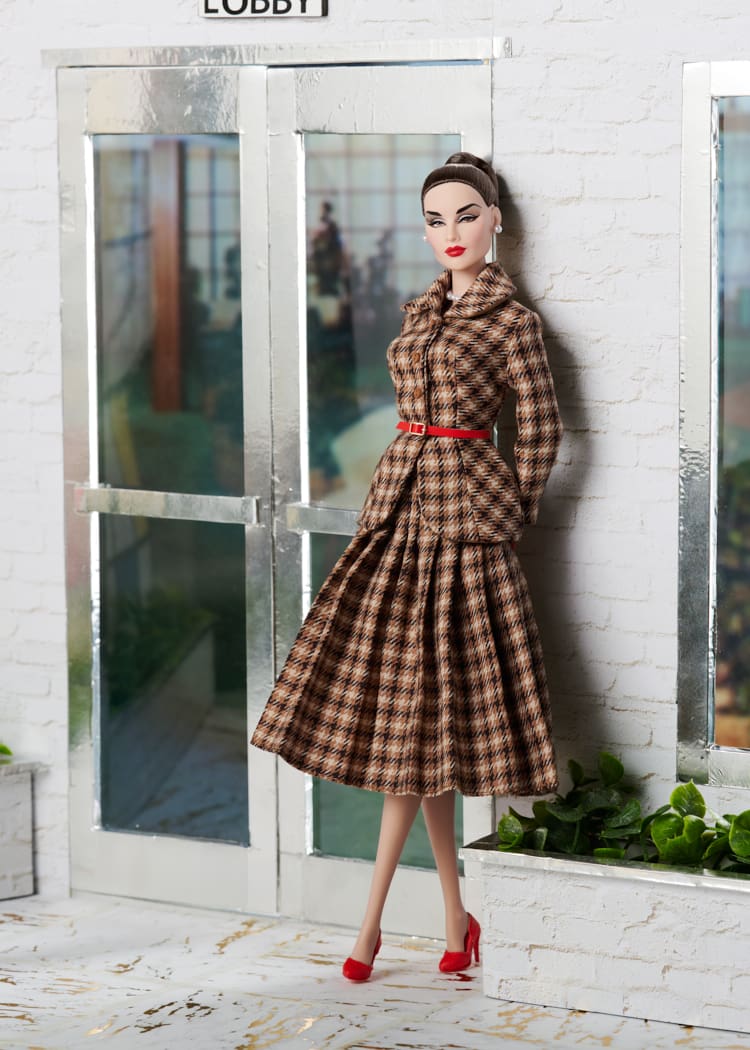 Traveling in Style Evelyn Weaverton Dressed Doll - Image 4